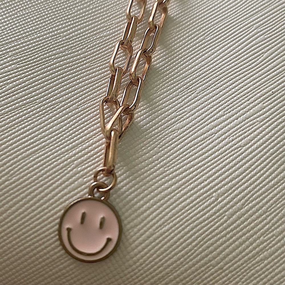 Smiley face gold necklace 🩷